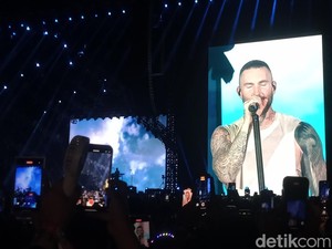 Video: Adam Levine Minta Dipeluk Setelah Bisa Kembali ke Jakarta