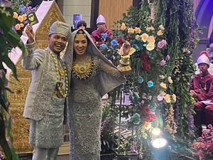 Ochi Rosdiana Sah Dipinang Luthfi dengan Maskawin Logam Mulia 22,25 Gram