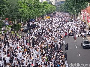 Massa Aksi Bela Palestina Padati Surabaya, Serukan Dukungan!