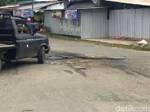 3 Ruas Jalan Antar Kecamatan di Palopo Rusak Parah Rawan Picu Kecelakaan