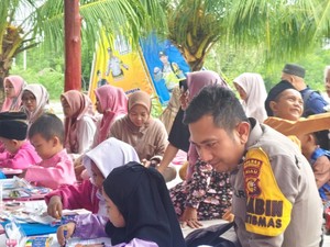 Aipda Ashobirin Bikin Pos Pustaka Digital Gratis di Perbatasan Meranti-Malaysia