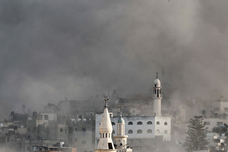 Asap mengepul selama operasi tentara Israel di Jenin, di Tepi Barat yang diduduki Israel, 2 Februari 2025. Asap mengepul selama operasi tentara Israel di Jenin, di Tepi Barat yang diduduki Israel, 2 Februari 2025. (REUTERS/Raneen Sawafta)