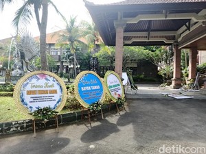 Pelantikan Bupati Jembrana Diundur, Kantor Bupati Dibanjiri Karangan Bunga Misterius