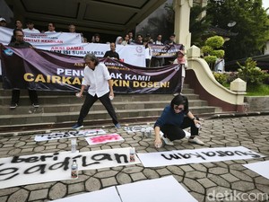 Dosen ISI Solo Demo di Rektorat: Katanya Dosen ASN Aset, Tukinnya Mleset!