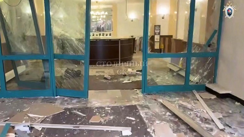 Kondisi lokasi pasca ledakan di blok perumahan mewah di Moskow, Rusia, Senin (3/1/2025). (Investigative Committee of Moscow via AP)