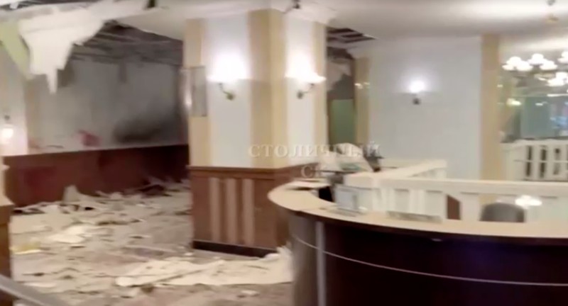 Kondisi lokasi pasca ledakan di blok perumahan mewah di Moskow, Rusia, Senin (3/1/2025). (Investigative Committee of Moscow via AP)