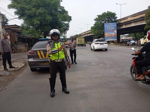 Lokasi Rawan Pengendara Lawan Arah di Jakbar Kini Dijaga Polisi