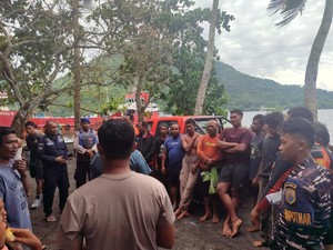 Kapal Nelayan Tenggelam Dihantam Ombak di Maluku Tengah, 11 ABK Selamat