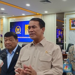 Miris Petani RI! Mafia Pupuk Gentayangan di Kementan, Amran Mau Pecat