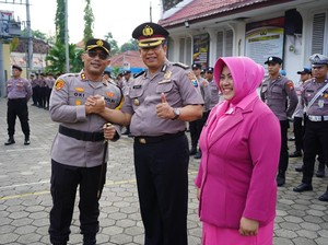 Upacara Kenaikan Pangkat Polres Probolinggo Kota, Ada Kapolsek Jadi AKBP