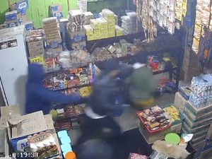 Detik-detik Perampok Bersenpi Gasak Rp 50 Juta di Rohil, Hanya Butuh 1 Menit