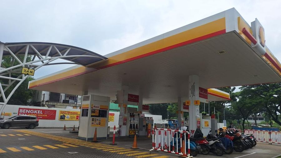 Stok BBM di SPBU Shell di Graha Raya, Tangerang terpantau masih kosong per Senin (03/02/2025). (վ)