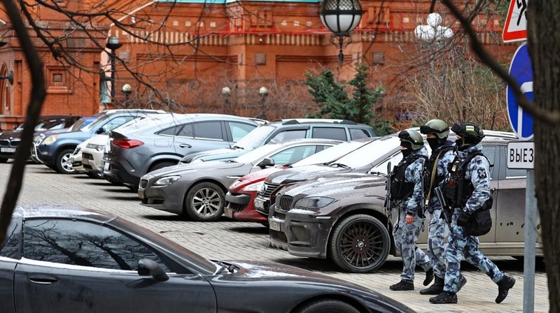 Kondisi lokasi pasca ledakan di blok perumahan mewah di Moskow, Rusia, Senin (3/1/2025). (Investigative Committee of Moscow via AP)