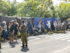 Kisruh Kebijakan Gas Melon: DPR Awasi Pengecer-Agen Tunggu Edaran Resmi