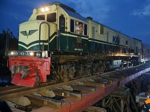 Rel Terdampak Banjir Grobogan Kini Bisa Dilewati, tapi Masih Satu Jalur