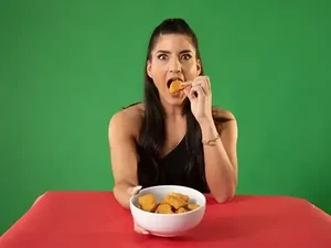 Keren! 5 Orang Ini Habiskan Ratusan Porsi Makanan Dalam Hitungan Menit