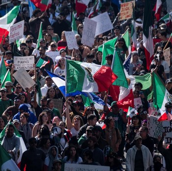 Potret Warga AS Ramai-Ramai Turun ke Jalan Demo Kebijakan Trump