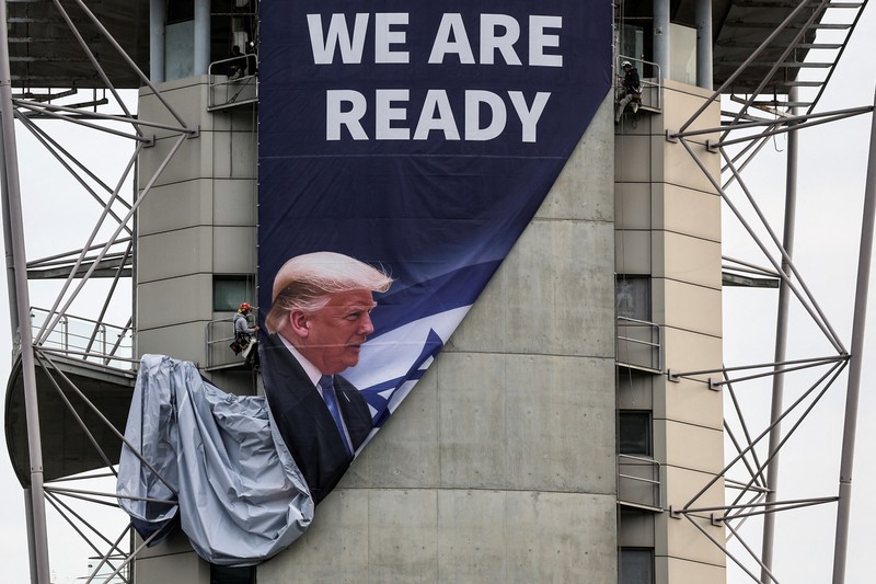 Papan iklan oleh Koalisi untuk Keamanan Regional mempromosikan kesepakatan perdamaian regional, selama perjalanan Perdana Menteri Israel Benjamin Netanyahu ke Washington untuk memperkuat hubungan dengan Presiden AS Donald Trump, di Tel Aviv, Israel 3 Februari 2025. Papan iklan oleh Koalisi untuk Keamanan Regional mempromosikan kesepakatan perdamaian regional, selama perjalanan Perdana Menteri Israel Benjamin Netanyahu ke Washington untuk memperkuat hubungan dengan Presiden AS Donald Trump, di Tel Aviv, Israel 3 Februari 2025. (REUTERS/Nir Elias)