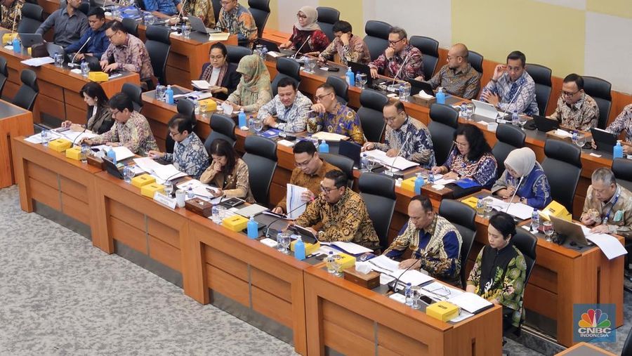 Rapat kerja Komdigi dengan DPR Komisi I di Ruang Sidang Banggar DPR RI, Jakarta, Selasa (4/2/2025). (CNBC Indonesia/Intan)