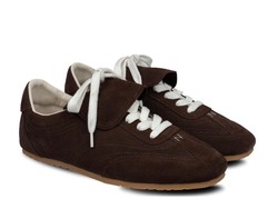 Sneakers Suede Lagi Tren, Ini 5 Rekomendasinya dari Brand Lokal Sneakers Suede Lagi Tren, Ini 5 Rekomendasinya dari Brand Lokal