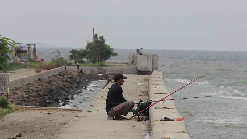 Suasana tanggul pengaman laut yang rusak di Muara Baru, Jakarta, Selasa (4/2/2025). (²©²ÊÍøÕ¾/Muhammad Sabki) Suasana tanggul pengaman laut yang rusak di Muara Baru, Jakarta, Selasa (4/2/2025). (²©²ÊÍøÕ¾/Muhammad Sabki)
