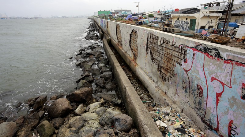Suasana tanggul pengaman laut yang rusak di Muara Baru, Jakarta, Selasa (4/2/2025). (²©²ÊÍøÕ¾/Muhammad Sabki) Suasana tanggul pengaman laut yang rusak di Muara Baru, Jakarta, Selasa (4/2/2025). (²©²ÊÍøÕ¾/Muhammad Sabki)