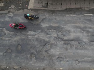 Jalan Rusak Picu Kecelakaan, Siapa yang Tanggung Jawab?