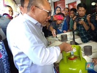 Sidak Sembako-LPG 3 Kg ke Pasar, Zulhas Didesak Turunkan Harga Beras