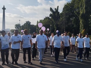 Menko Pratikno Jalan Sehat Bareng Penyintas Kanker: Work Life Balance