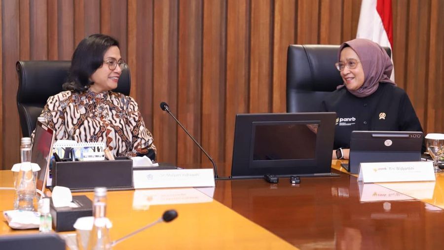 Menteri Pendayagunaan Aparatur Negara dan Reformasi Birokrasi (PANRB) Rini Widyantini melakukan pertemuan dengan Menteri Keuangan Sri Mulyani Indrawati, di Kantor Direktorat Jenderal Anggaran (DJA) Kementerian Keuangan, Selasa (04/02/2025). (Dok. menpan)