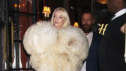 Gaya Anya Taylor-Joy 5 Kali Ganti Busana Dalam 24 Jam Demi Promosi Film