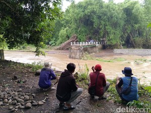 Jembatan Bambu Akan Dibangun Usai Banjir Isolasi Warga Probolinggo