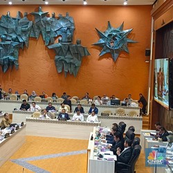 Rapat DPR Hujan Protes Anggaran Kementerian PU Dipotong Besar-besaran