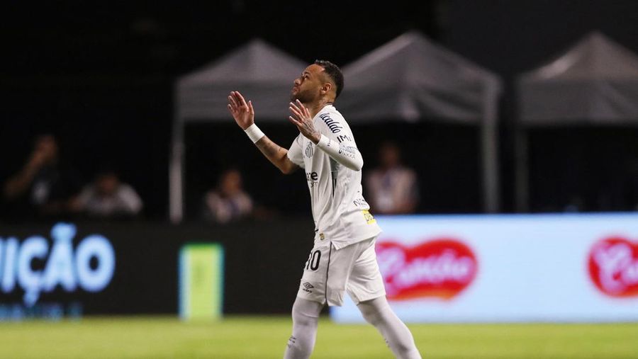 Laga debut pespak bola Santos FC, Neymar saat laga melawan Botafogo FC, Kamis (6/2/2025). (REUTERS/Carla Carniel)