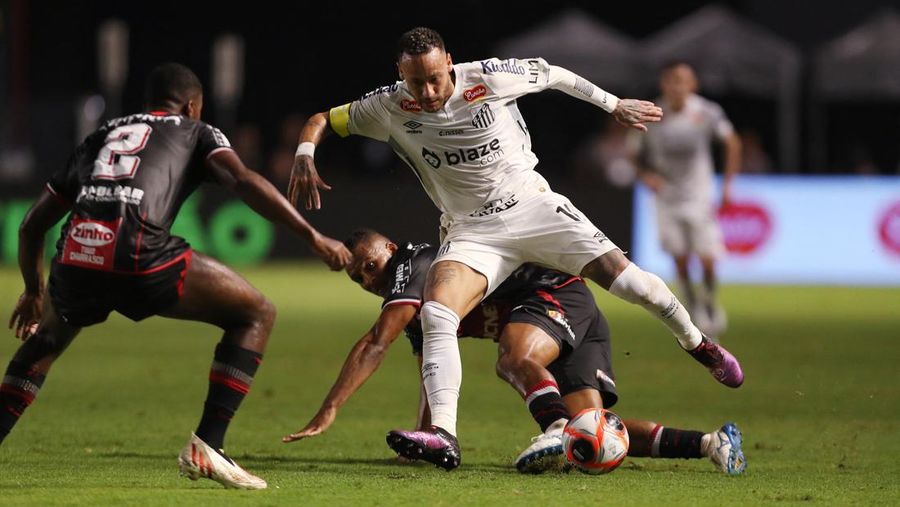 Laga debut pespak bola Santos FC, Neymar saat laga melawan Botafogo FC, Kamis (6/2/2025). (REUTERS/Carla Carniel)