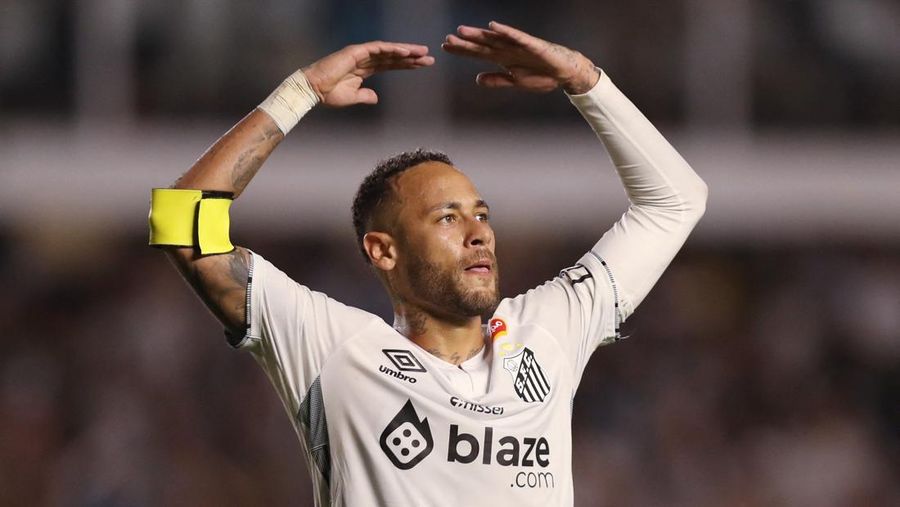 Laga debut pespak bola Santos FC, Neymar saat laga melawan Botafogo FC, Kamis (6/2/2025). (REUTERS/Carla Carniel)