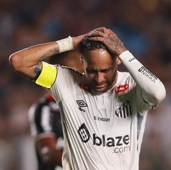 Ekspresi Kecewa Neymar saat Imbang di Laga Comeback Bersama Santos FC