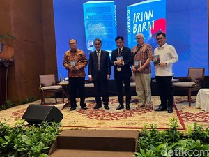 Yusron Ihza Rilis Novel Irian Barat: Bayang-bayang Intrik Global