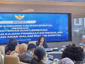 Menkomdigi Kumpulkan Pakar Bahas Aturan Usia Anak Akses Medsos