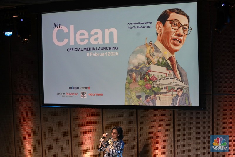 Menteri Keuangan Sri Mulyani saat menghadiri Peluncuran Buku Mar'ie Muhammad: Sang Pejuang Antikorupsi dan Aktivis Kemanusiaan, di Galeri Indonesia Kaya, Jakarta, Kamis (6/2/2025). Menteri Keuangan Sri Mulyani saat menghadiri Peluncuran Buku Mar'ie Muhammad: Sang Pejuang Antikorupsi dan Aktivis Kemanusiaan, di Galeri Indonesia Kaya, Jakarta, Kamis (6/2/2025). (CNBC Indonesia/Muhammad Sabki)