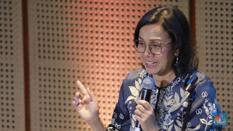 Menteri Keuangan Sri Mulyani saat menghadiri Peluncuran Buku Mar'ie Muhammad: Sang Pejuang Antikorupsi dan Aktivis Kemanusiaan, di Galeri Indonesia Kaya, Jakarta, Kamis (6/2/2025). Menteri Keuangan Sri Mulyani saat menghadiri Peluncuran Buku Mar'ie Muhammad: Sang Pejuang Antikorupsi dan Aktivis Kemanusiaan, di Galeri Indonesia Kaya, Jakarta, Kamis (6/2/2025). (CNBC Indonesia/Muhammad Sabki)