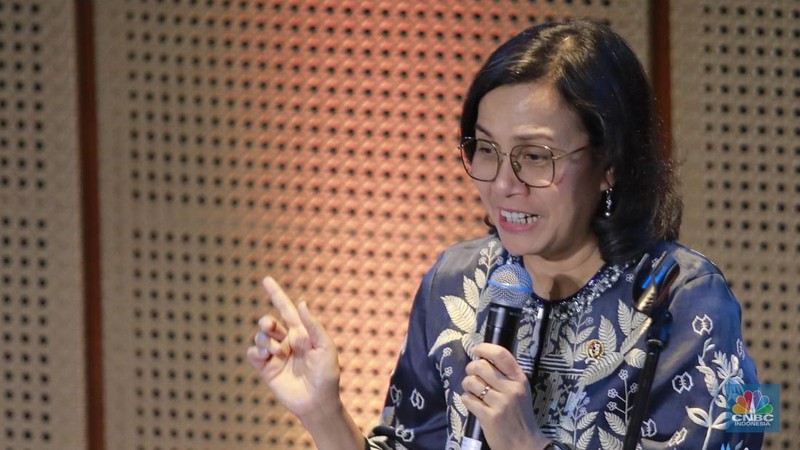 Menteri Keuangan Sri Mulyani saat menghadiri Peluncuran Buku Mar'ie Muhammad: Sang Pejuang Antikorupsi dan Aktivis Kemanusiaan, di Galeri Indonesia Kaya, Jakarta, Kamis (6/2/2025). (վ/Muhammad Sabki)