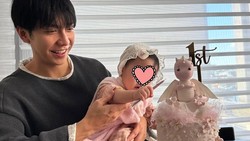 Lee Seung Gi Rayakan Ultah Pertama Anaknya Bareng Istri, Bikin Fans Mewek
