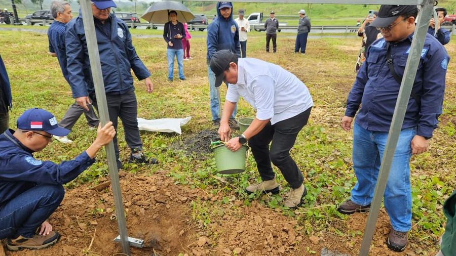 Penyegelan dan menghentikan kegiatan pembangunan Kawasan Ekonomi Khusus (KEK) Lido pada Kamis, 6 Februari 2025 Kementerian Lingkungan Hidup. (Dok. Kementerian Lingkungan Hidup)