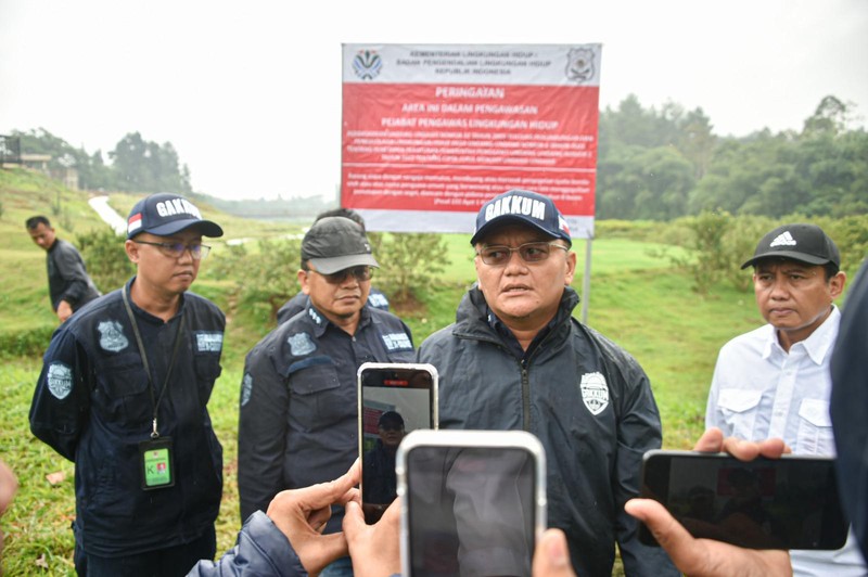 Penyegelan dan menghentikan kegiatan pembangunan Kawasan Ekonomi Khusus (KEK) Lido pada Kamis, 6 Februari 2025 Kementerian Lingkungan Hidup. Penyegelan dan menghentikan kegiatan pembangunan Kawasan Ekonomi Khusus (KEK) Lido pada Kamis, 6 Februari 2025 Kementerian Lingkungan Hidup. (Dok. Kementerian Lingkungan Hidup)