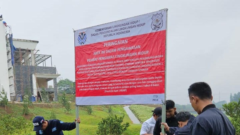 Penyegelan dan menghentikan kegiatan pembangunan Kawasan Ekonomi Khusus (KEK) Lido pada Kamis, 6 Februari 2025 Kementerian Lingkungan Hidup. Penyegelan dan menghentikan kegiatan pembangunan Kawasan Ekonomi Khusus (KEK) Lido pada Kamis, 6 Februari 2025 Kementerian Lingkungan Hidup. (Dok. Kementerian Lingkungan Hidup)