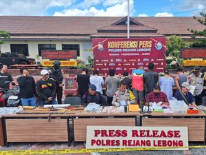 Polisi Gerebek Sarang Judi dan Narkoba di Rejang Lebong, 10 Orang Ditangkap