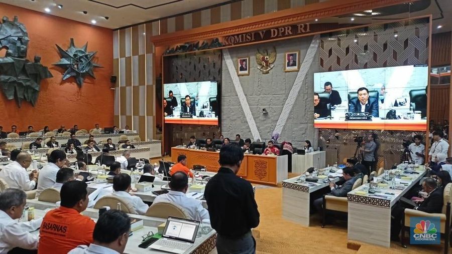 Raker Komisi V DPR bersama Menteri PU, Menteri PKP, Menteri PDT, BMKG, dan Basarnas, Kamis (6/2/2025). (վ/Ferry Sandi)