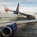 Alert! Tabrakan Pesawat di Bandara, Penerbangan Dihentikan