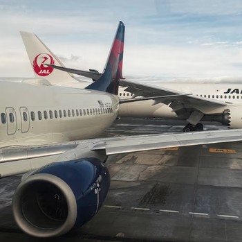 Penampakan Sayap Pesawat Japan Airlines Tabrak Ekor Delta Air